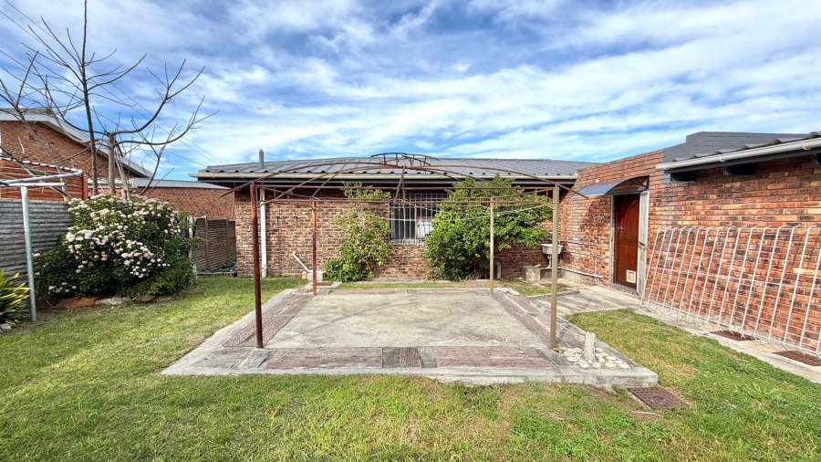 3 Bedroom Property for Sale in Palmiet Western Cape
